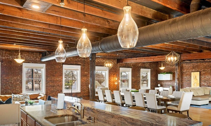 Shelby Park Apartment | KING Sleep8 4Bed 3BR 2BA Swepson Loft 301