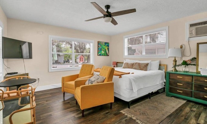 Safety Harbor Hotel | King Studio Bliss Harbor front Serenity