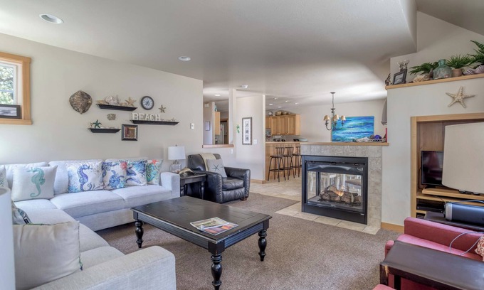 Shorepine Village House | King Suite and Hot Tub Grace this Pacific City Custom Cottage!