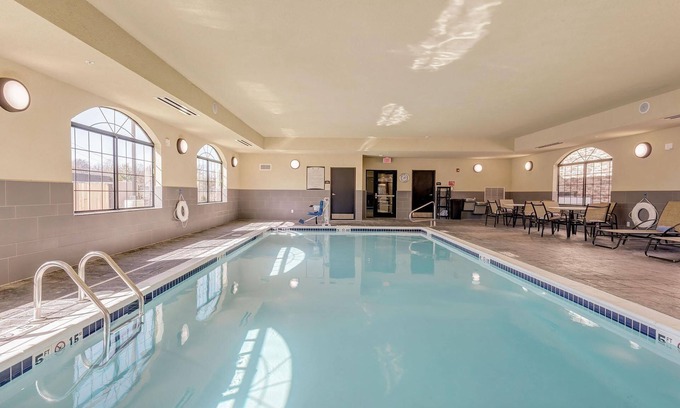 Maryland Heights Condo | King Suite Great for Business Travelers! Shared Pool + Complimentary Breakfast
