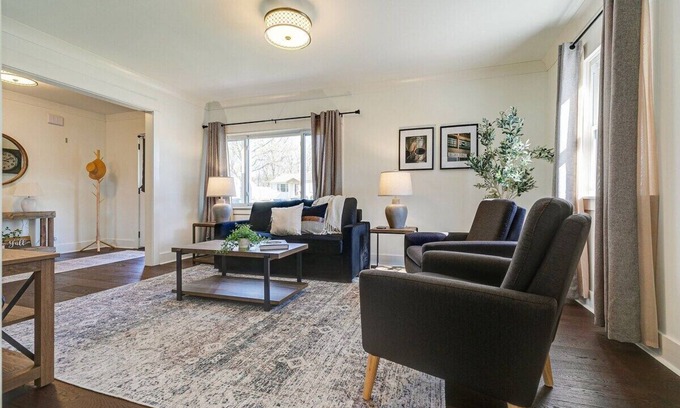 Franklin House | King Suite Highland House of Historic Franklin