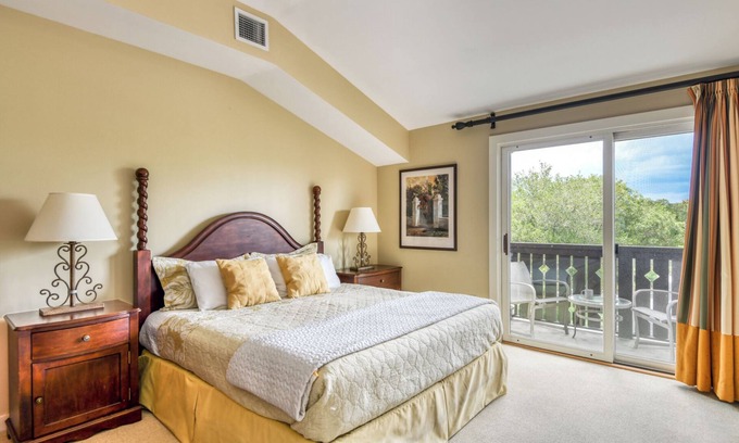 St. Augustine Condo | King Suite w/private balcony - kitchenette - community pool & hot tub