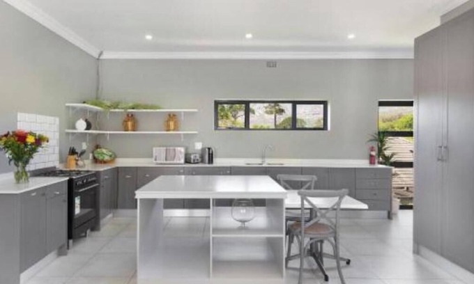 Lakeside Apartment | King Suite