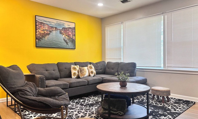 Wichita House | KingBed, PoolTable & Backyard in East Wichita