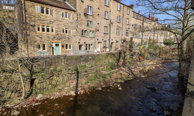 Holmfirth Cottage | KINGFISHER COTTAGE, family friendly, with a garden in Holmfirth