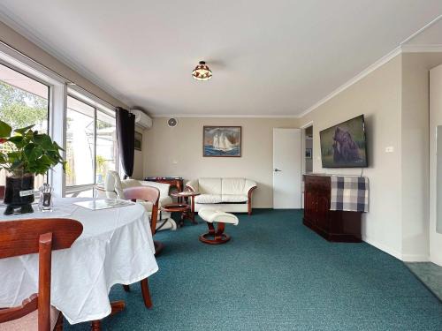 Hobart Central Business District House | Kings Corner - 5min to CBD & 20min to Airport