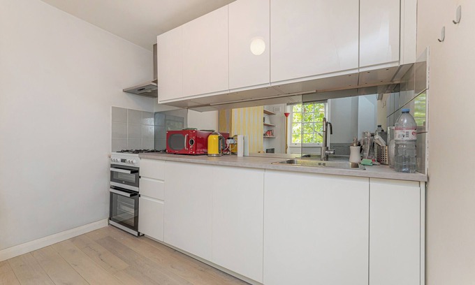 King's Cross Apartment | King’s Cross Charm - Two Bedroom Apartment, Sleeps 4