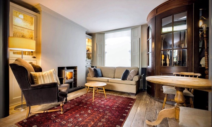 Kings Cross St. Pancras House | Kings Cross, renovated period property, quiet tree lined street, central London