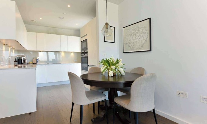 St. Pancras and Somers Town Apartment | Kings Cross St Pancras Apartment - Panoramic Views