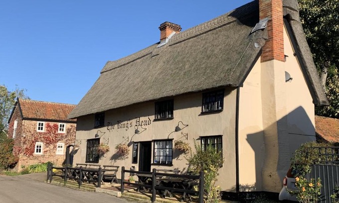 Laxfield Bed & Breakfast | Kings Head Low House