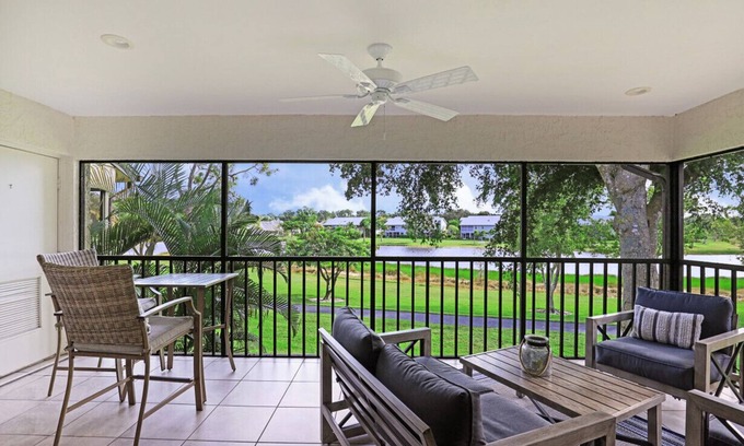 Kings Lake Condo | Kings Lake Roomy Monthly Naples Rental!