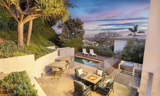 West Hollywood House | Kings Road | West Hollywood Luxury | Pool, Views, Firepit, Modern Design