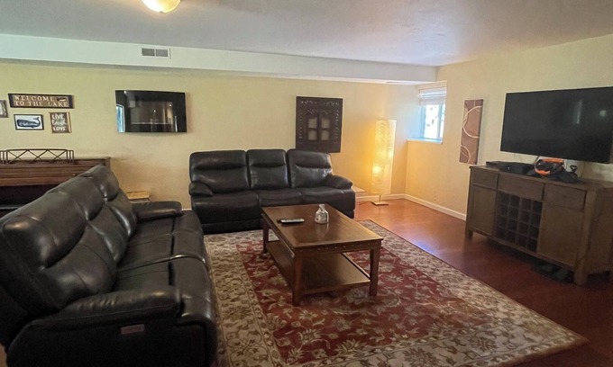 Tahoe Village Cabin | KINGSBURY GATEWAY 2Bed/1 bath-pool table-foosball 150.00 x 2 extra room x 2= 80