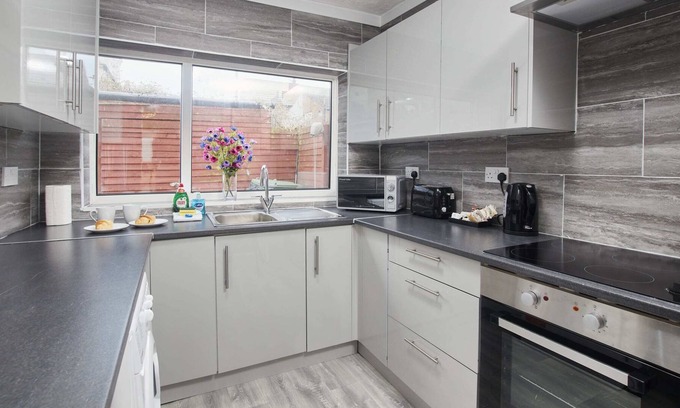 Goole House | Kingston House by Lavender Stays; Wi-Fi, 6 guests