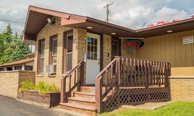 Caro Hotel | Kingsway Inn