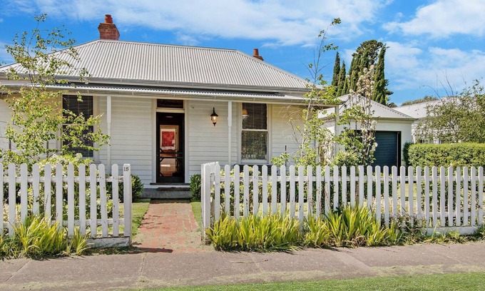 Port Fairy House | Kinsale Cottage - perfect central location