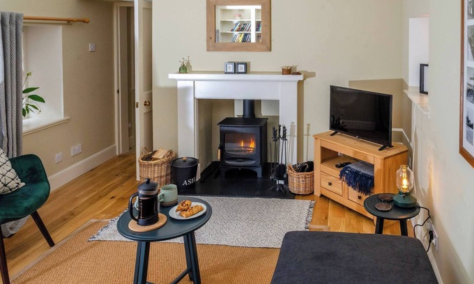 Kirriemuir Cottage | Kirk Wynd Cottage - Classic Charm