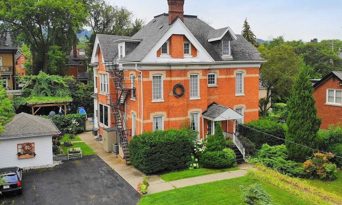 Kirkendall North House | Kirkendall North Getaway - with pool