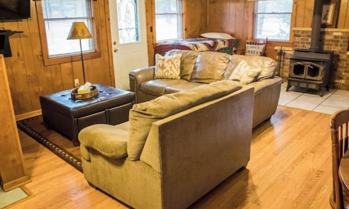 Triumph Cabin | Kishauwau's Starved Rock Area Cabins - Single Bedroom Trading Post Cabin