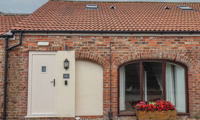 Flamborough House | KITTIWAKE, pet friendly, character holiday cottage in Flamborough