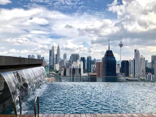 Batu Caves Apartment | KLCC view luxury suites & KLCC view sky pool at Regalia Residence