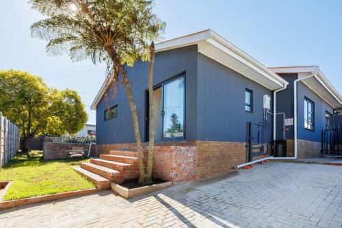 George Apartment | Klein Geheim Garden Cottage