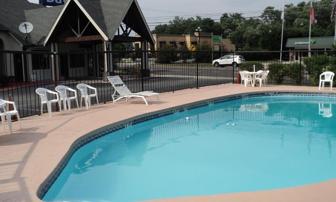 Cleveland Hotel | Knights Inn Cleveland GA