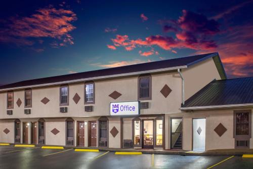 Parkers Crossroads Hotel | Knights Inn Wildersville