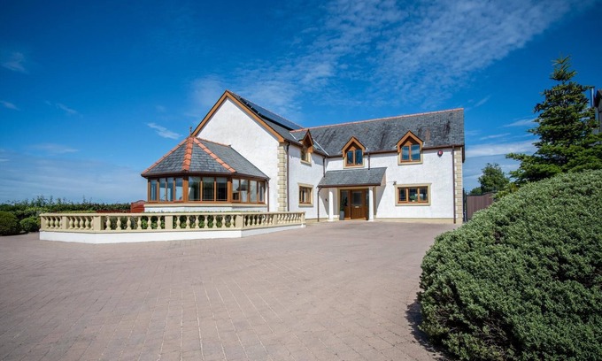 Narberth House | Knights Rest - 4 Bedroom Holiday Home - Princes Gate - Narberth