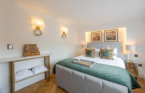 Knightsbridge Apartment | Knightsbridge 2Bed Apartment with Private Balcony Overlooking Harrods