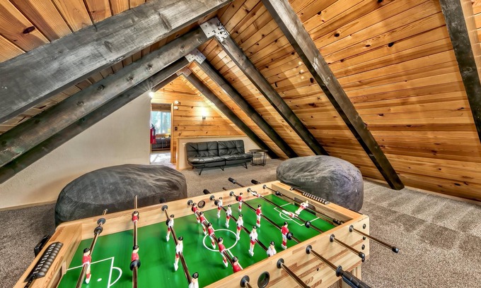 Pioneer Trail House | Knotty Cabin, Loft, Game Room, Recent Updates, 8 Guests + Extra Kids 5 Yrs Old and Younger