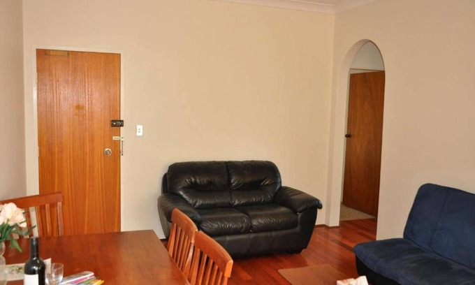 Kogarah Apartment | Kogarah Top Floor 2 Bedroom Apartment with Balcony