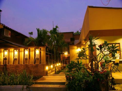 Old City House | Koko Palm Inn