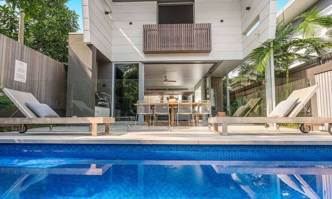 Byron Bay House | Kokos Beach House 2 - Belongil Beach pad with pool