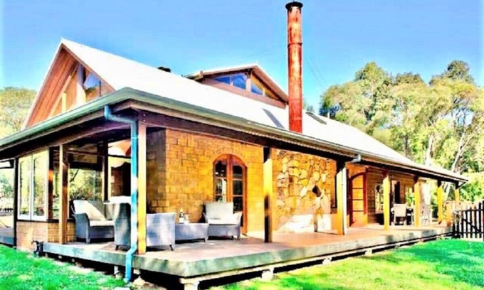 Redgate Apartment | Kookaburra Retreat | Dog Friendly | Forest Views