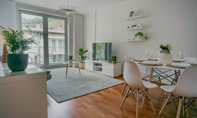 Santa Cruz Apartment | Kora Home