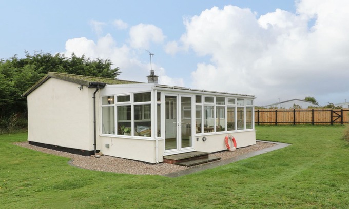 Southerness Cottage | KOULOURA, pet friendly, country holiday cottage in Southerness