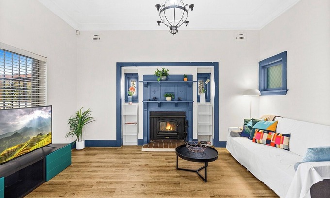 Arncliffe House | KozyGuru | Arncliffe | Airport Cottage 3 Bed House