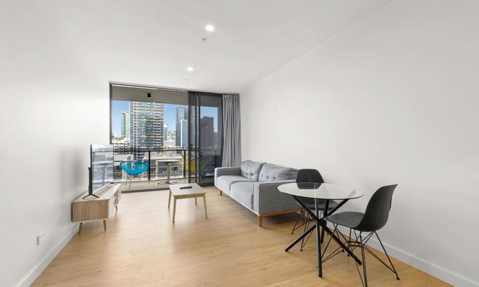 South Brisbane Apartment | KOZYGURU SOUTH BRISBANE KOZY 2 BEDROOMS APT + FREE PARKING BRISBANE ONE QSB001-1203