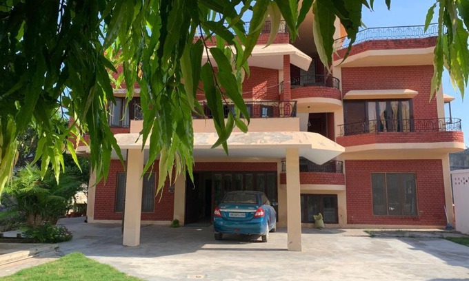 Varanasi Apartment | Krimson Bricks Homestay