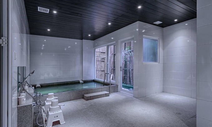 Kemang Hotel | Kuretakeso Kemang Hotel