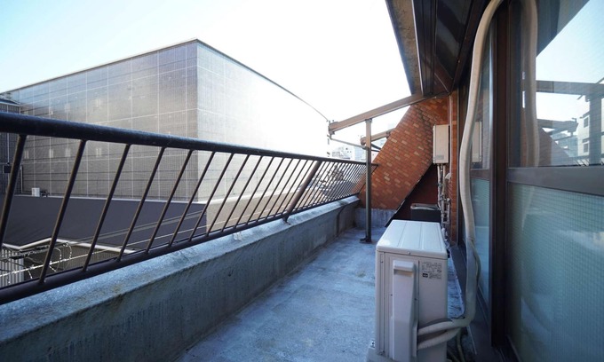 Dotonbori Apartment | Kuromon Dotonbori 3 min!Sleeps 8!Hot and cold water server installed! Fast Wifi!