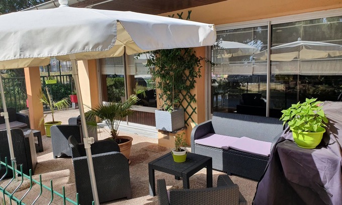 Martigues Hotel | Kyriad Direct Marseille Ouest - Martigues