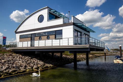 Neustadt in Holstein House | KYST 5410 Floating Home 1