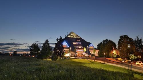 Frantiskovy Lazne Hotel | Lázeňský hotel Pyramida