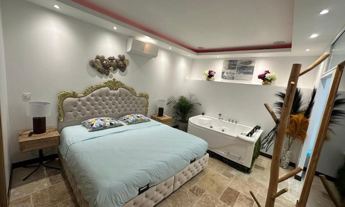 Saint-Avertin Apartment | L'Écrin de l'Amour