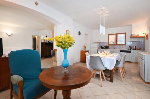 Le Castellet House | L’Écrin du Brulat - Jardin et vue montagnes