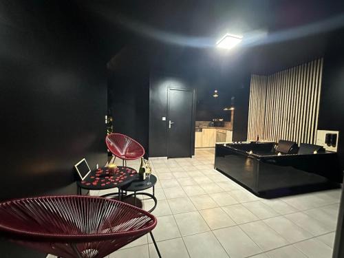 Sedan Apartment | L écrin Love room avec balnéo au coeur de Sedan