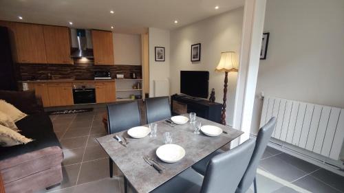 Romainville Apartment | L'Écrin Parisien - Proche Métro -Direct Paris - 4 personnes