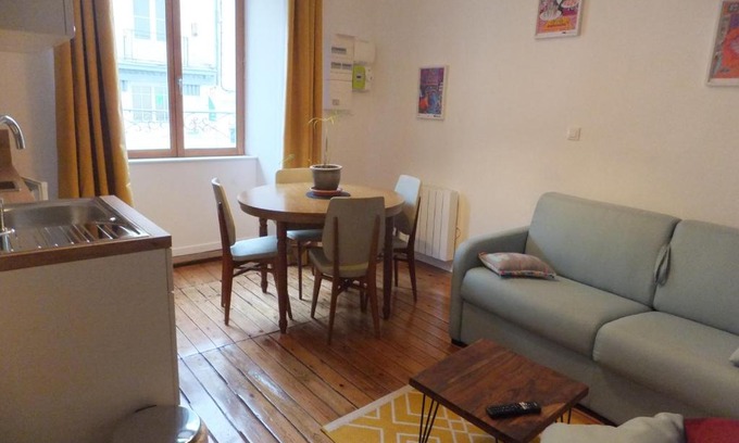 Dieppe Apartment | L'établissement TOIMOINOU, Hyper-centre, vue marché, proche mer 150m, lits faits à votre arrivée, serviettes de toilette, ménage, inclu, Netflix, accueil en personne